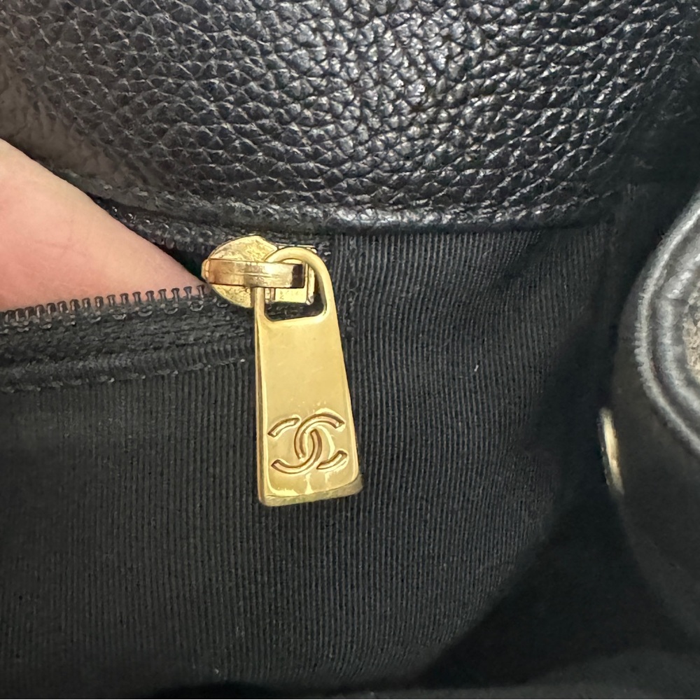 Chanel Executive Cerf Tote Black Caviar Leather Gold Hardware - Picture 13 of 16